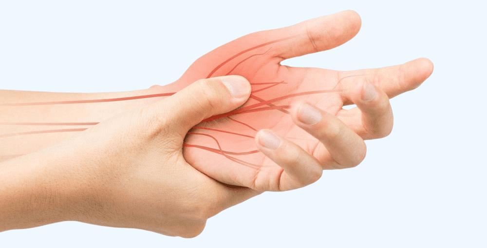 بیحسی و سوزنسوزنشدن بازوها یا دستها از علائم دیسک گردن